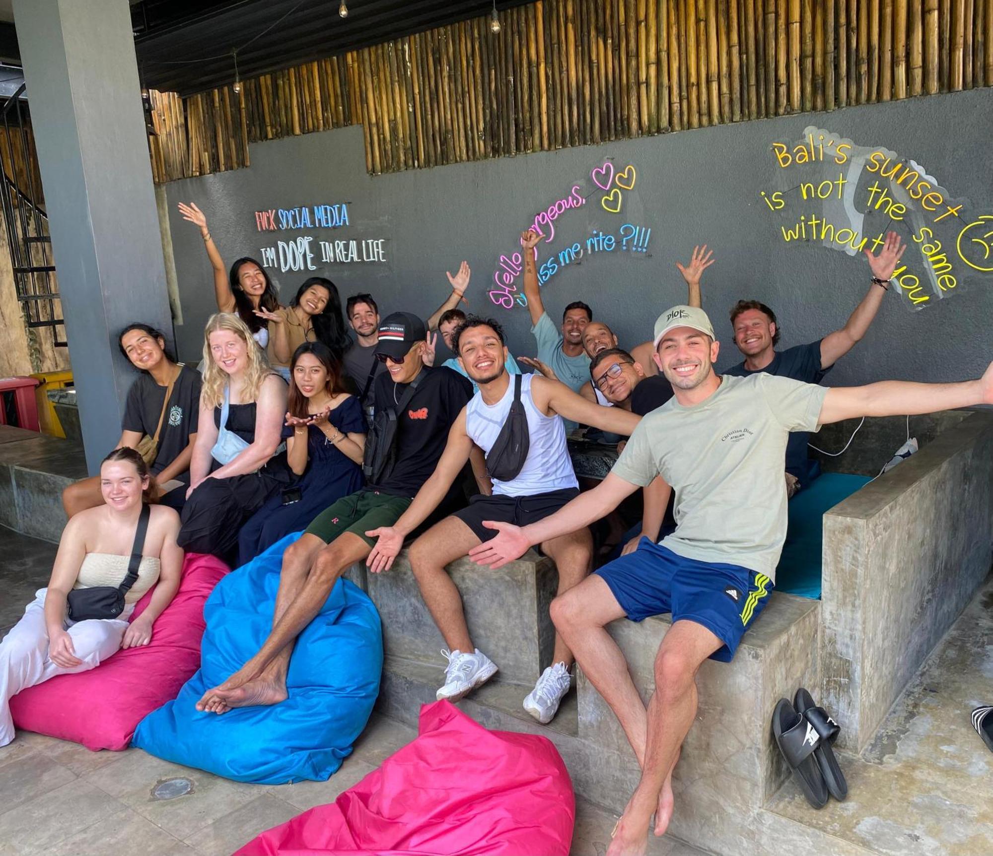 スミニャック Stellar Capsulesホステル エクステリア 写真 The team of the hostel
