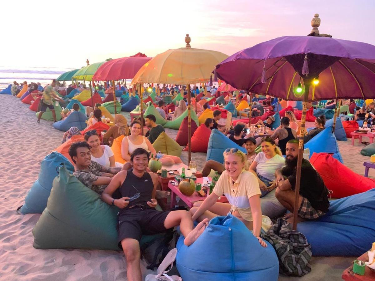 スミニャック Stellar Capsulesホステル エクステリア 写真 Beach club in Bali