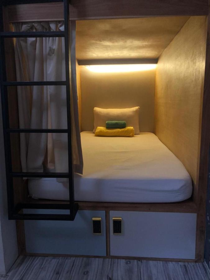 スミニャック Stellar Capsulesホステル エクステリア 写真 A capsule bed