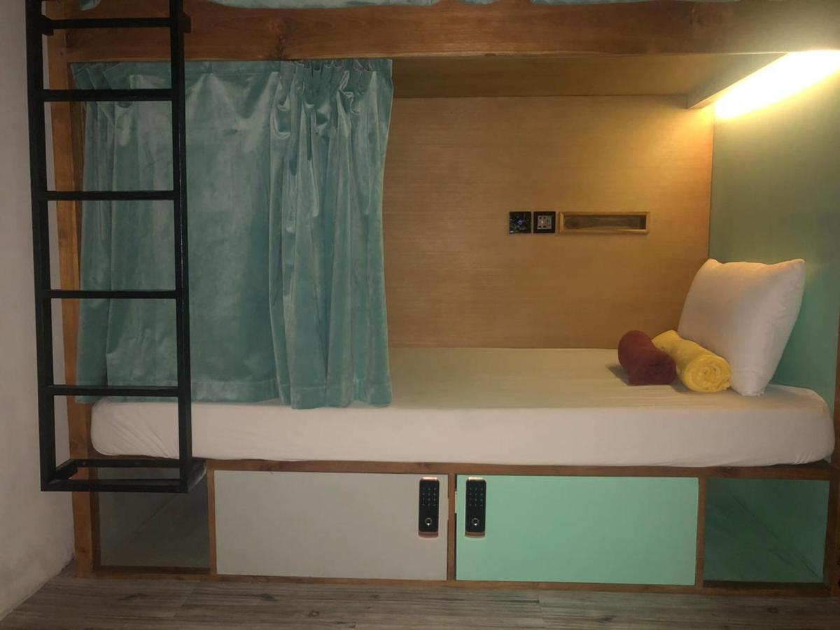 スミニャック Stellar Capsulesホステル エクステリア 写真 A bunk bed