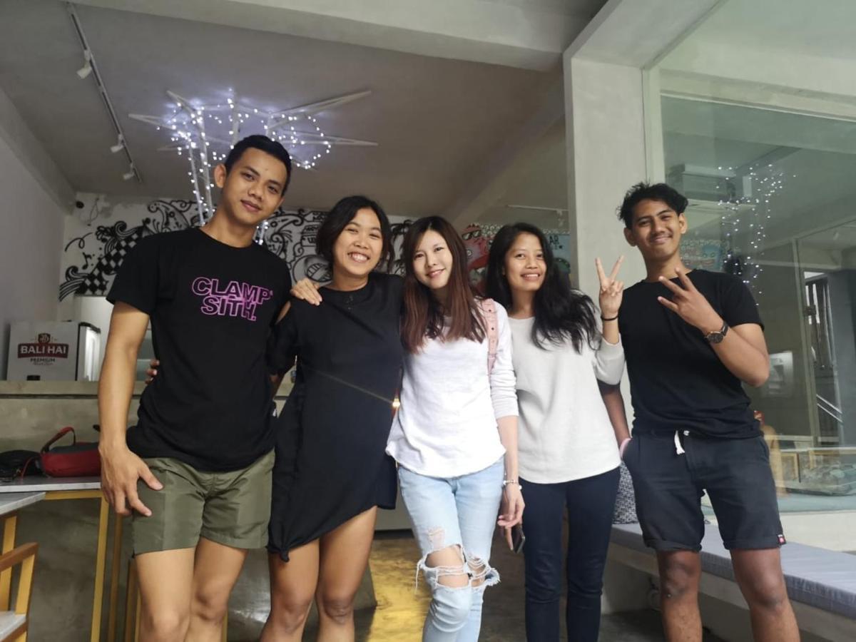 スミニャック Stellar Capsulesホステル エクステリア 写真 The cast of the film