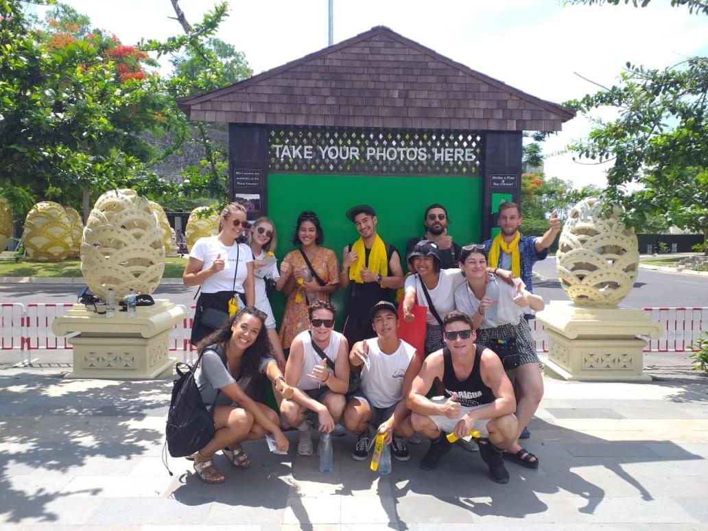 スミニャック Stellar Capsulesホステル エクステリア 写真 Foreign tourists in Bali