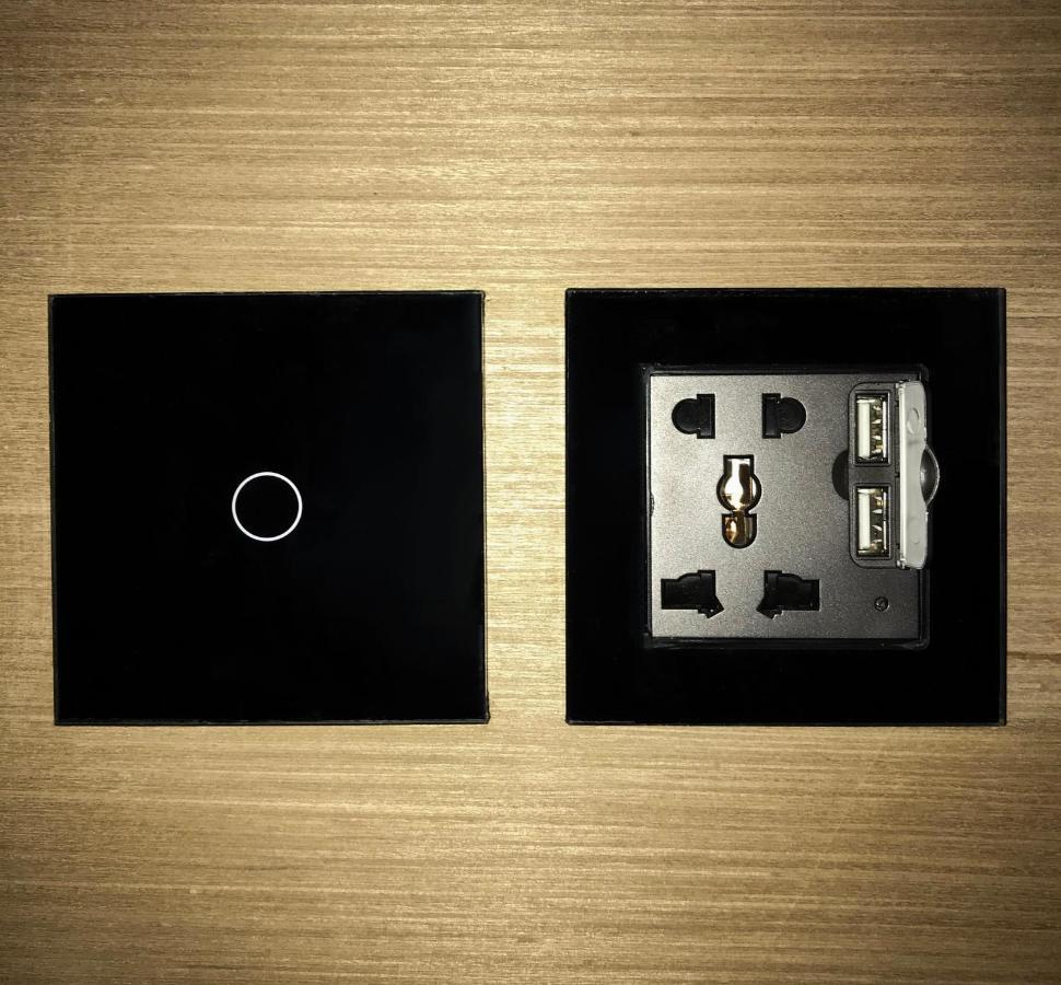 スミニャック Stellar Capsulesホステル エクステリア 写真 A wall-mounted USB charger