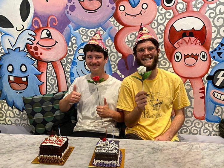 スミニャック Stellar Capsulesホステル エクステリア 写真 The creators of the series, Pendleton Ward and Patrick McHale, at the 2019 Cartoon Network Studio Tour